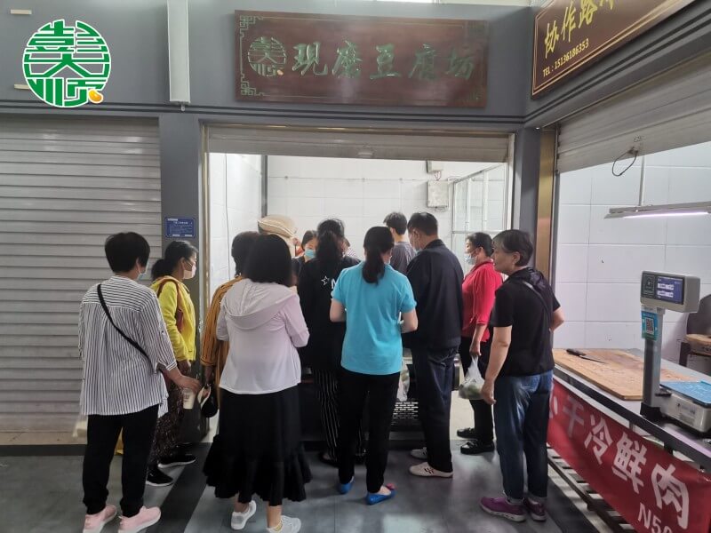 現(xiàn)磨豆腐坊桐柏路加盟店開業(yè)現(xiàn)場